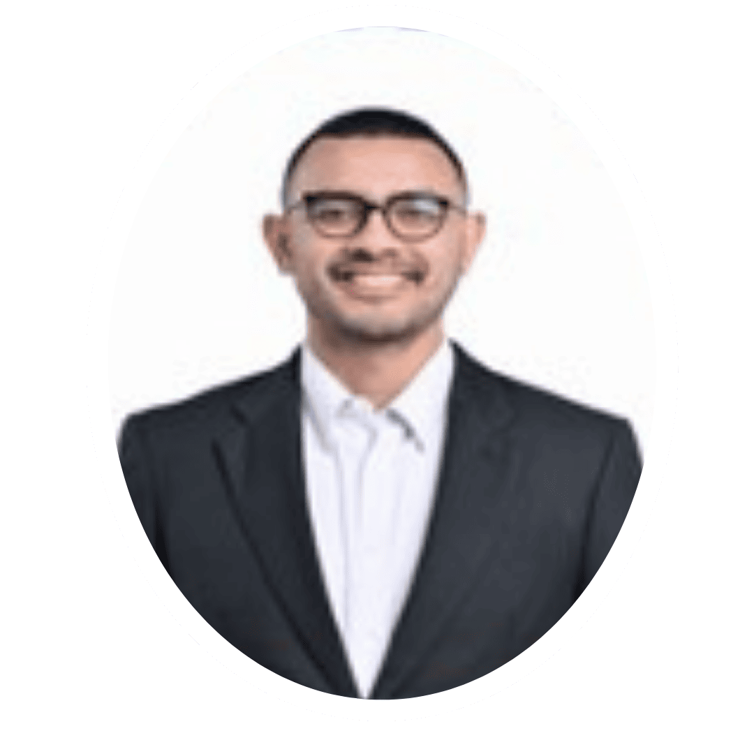 Arif Purwadana berbicara di depan mikrofon